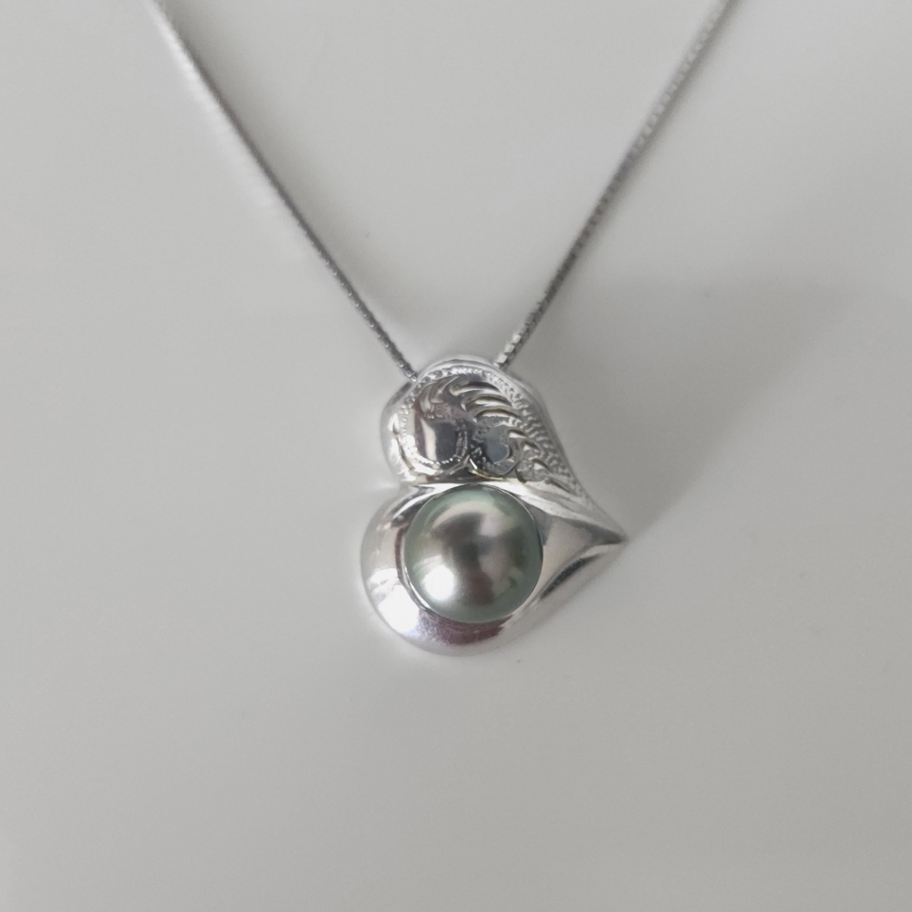 Tahitian pearl heart pendant